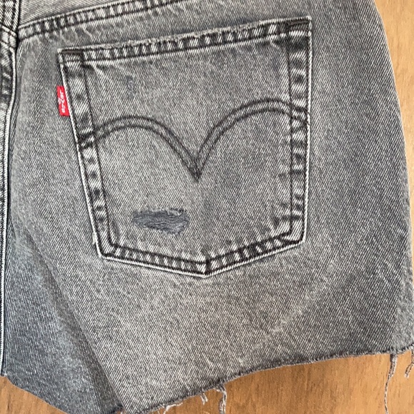 Offer $35 Levi’s distressed high rise 501 jean cotton denim short cutoff vibe 31 - Picture 11 of 15